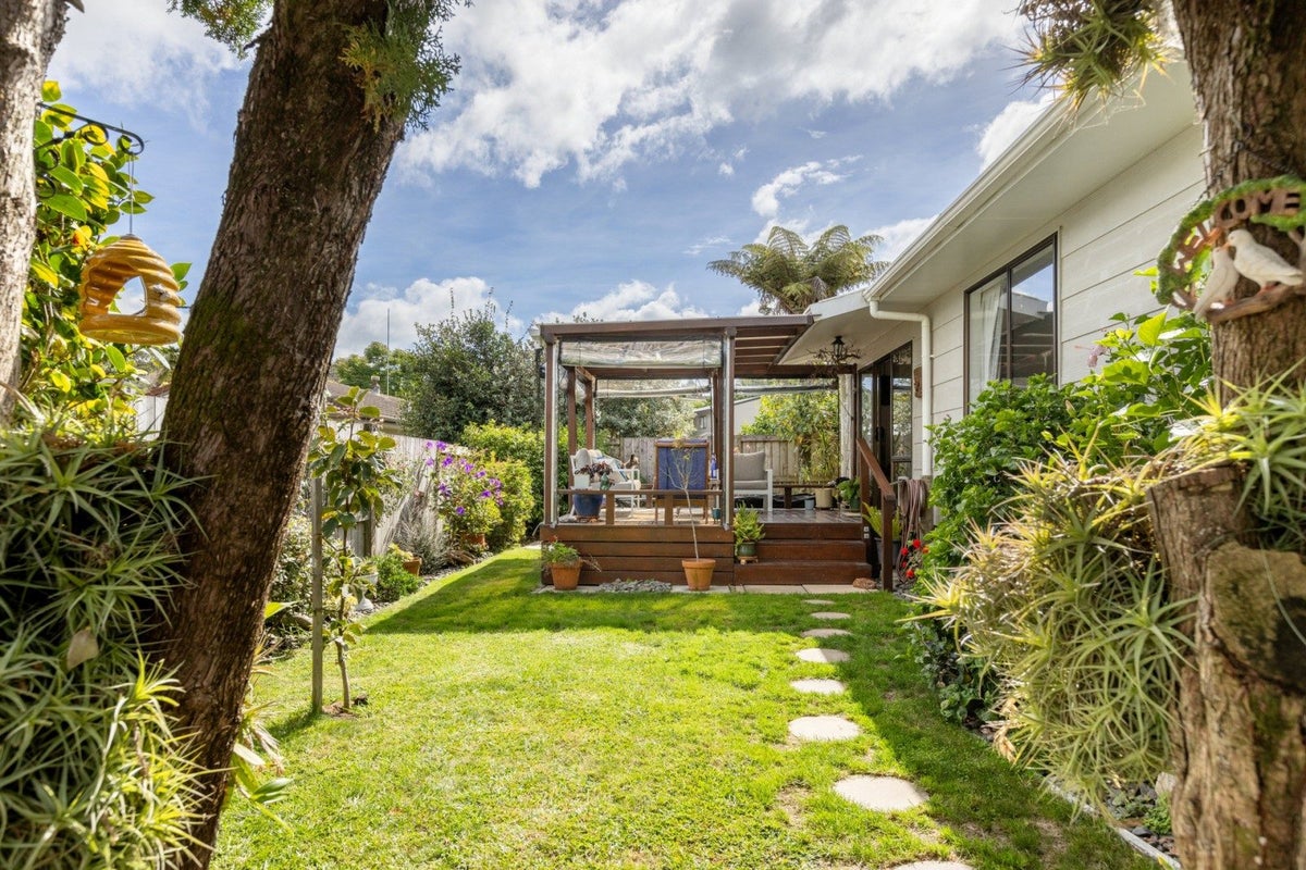 6 Pokapu Place, Bethlehem, Tauranga - Carousel 1