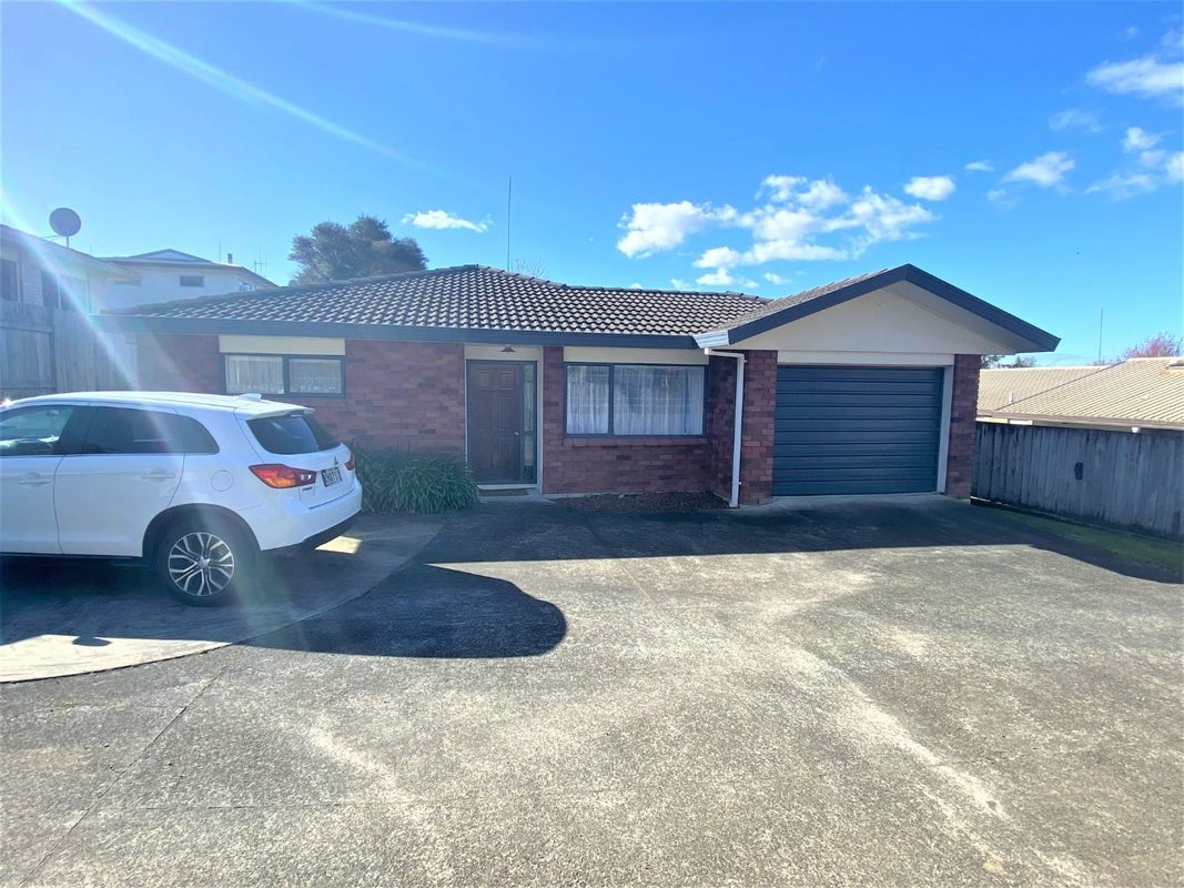 3B Dunrobbin Place, Gate Pa, Tauranga - Carousel 1