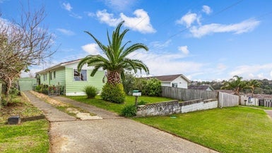 19 Doone Place, Massey, Auckland - Carousel 1