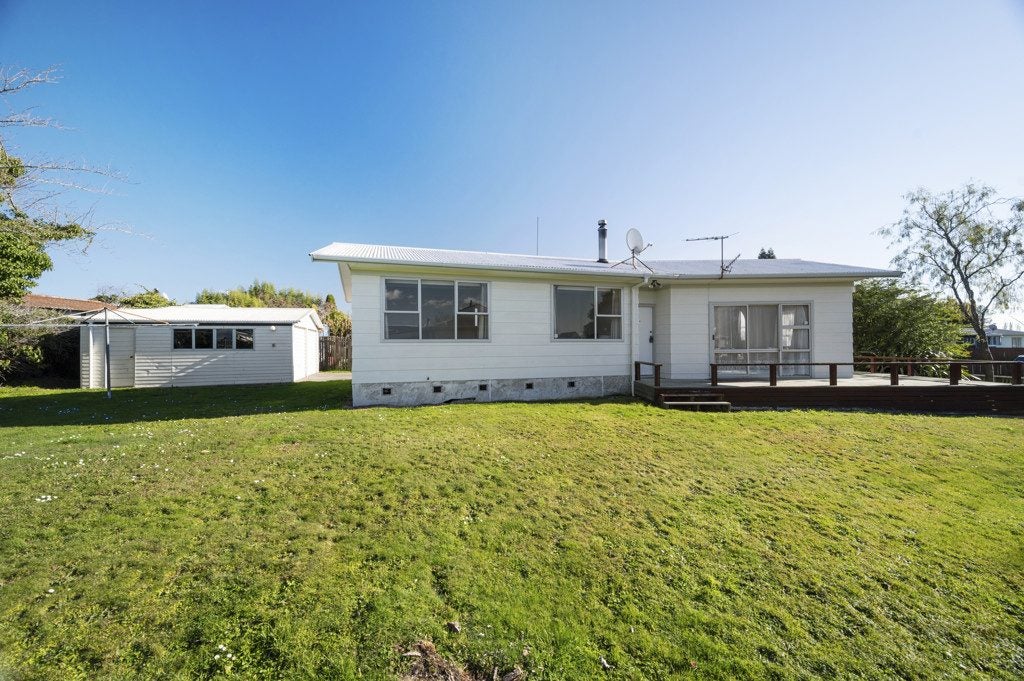 18 Sequoia Crescent, Owhata, Rotorua - Carousel 1