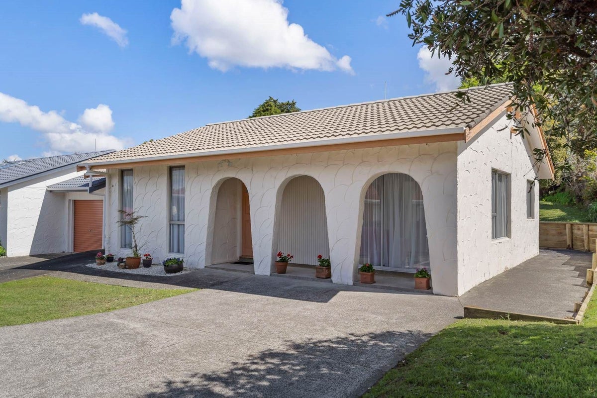 1/68 Sartors Avenue, Browns Bay, Auckland - Carousel 1