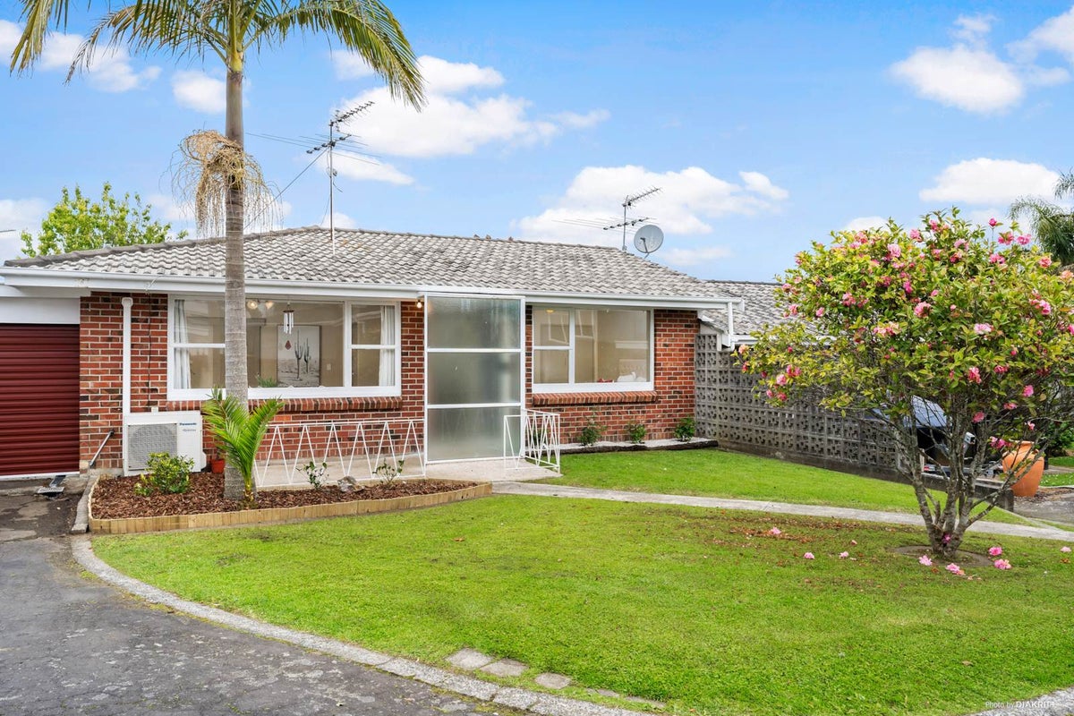 2/73 Howe Street, Howick, Auckland - Carousel 2