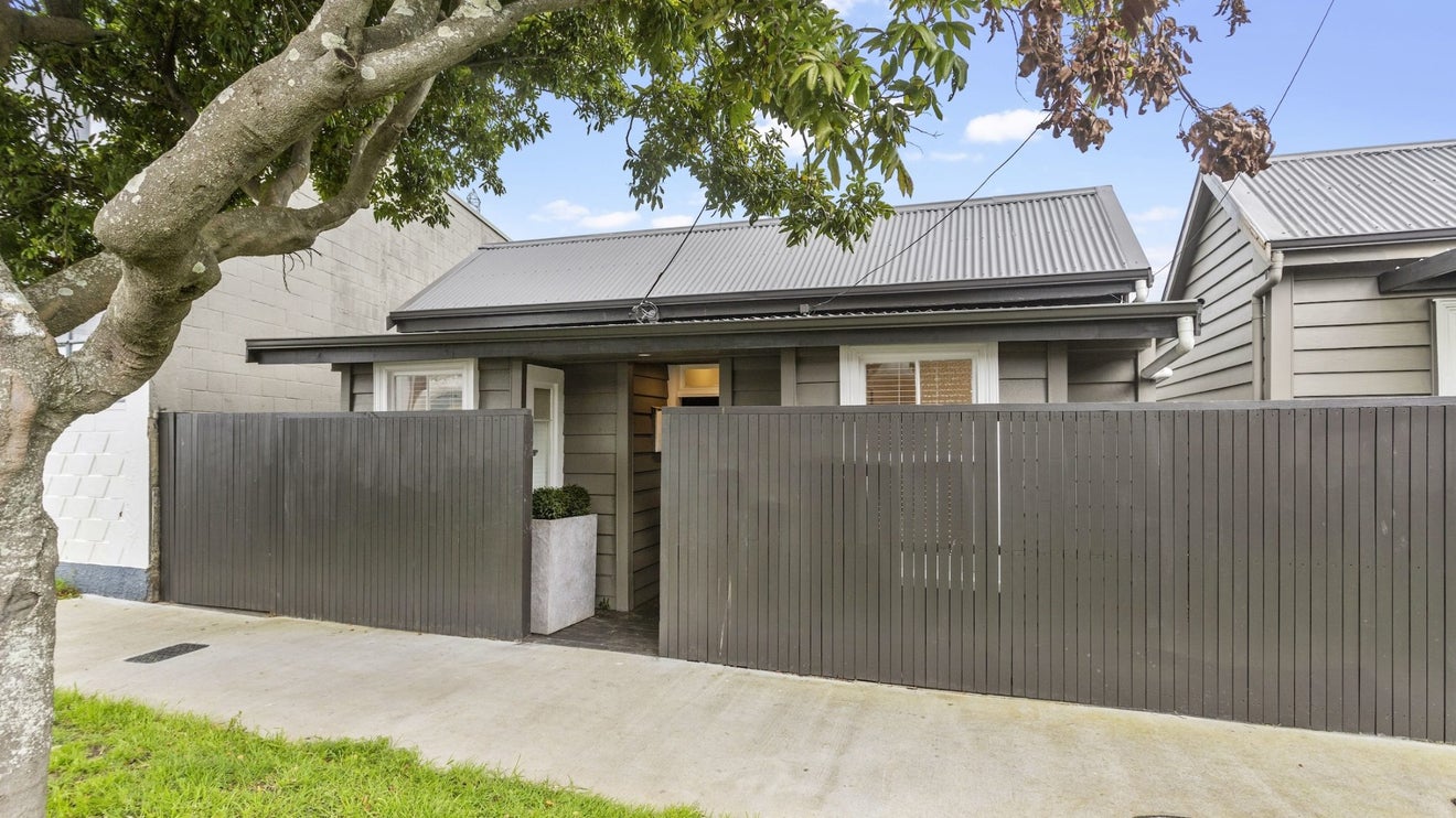 2 George Terrace, Onehunga, Auckland - Carousel 1