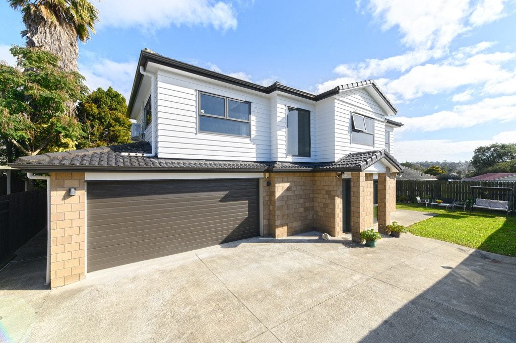 9A Harrington Road, Henderson, Auckland - Carousel 1