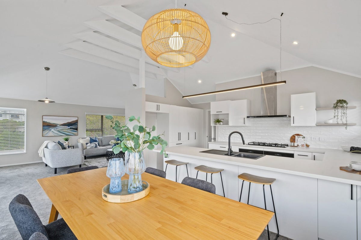 1 Robert Street, Newlands, Wellington - Carousel 2