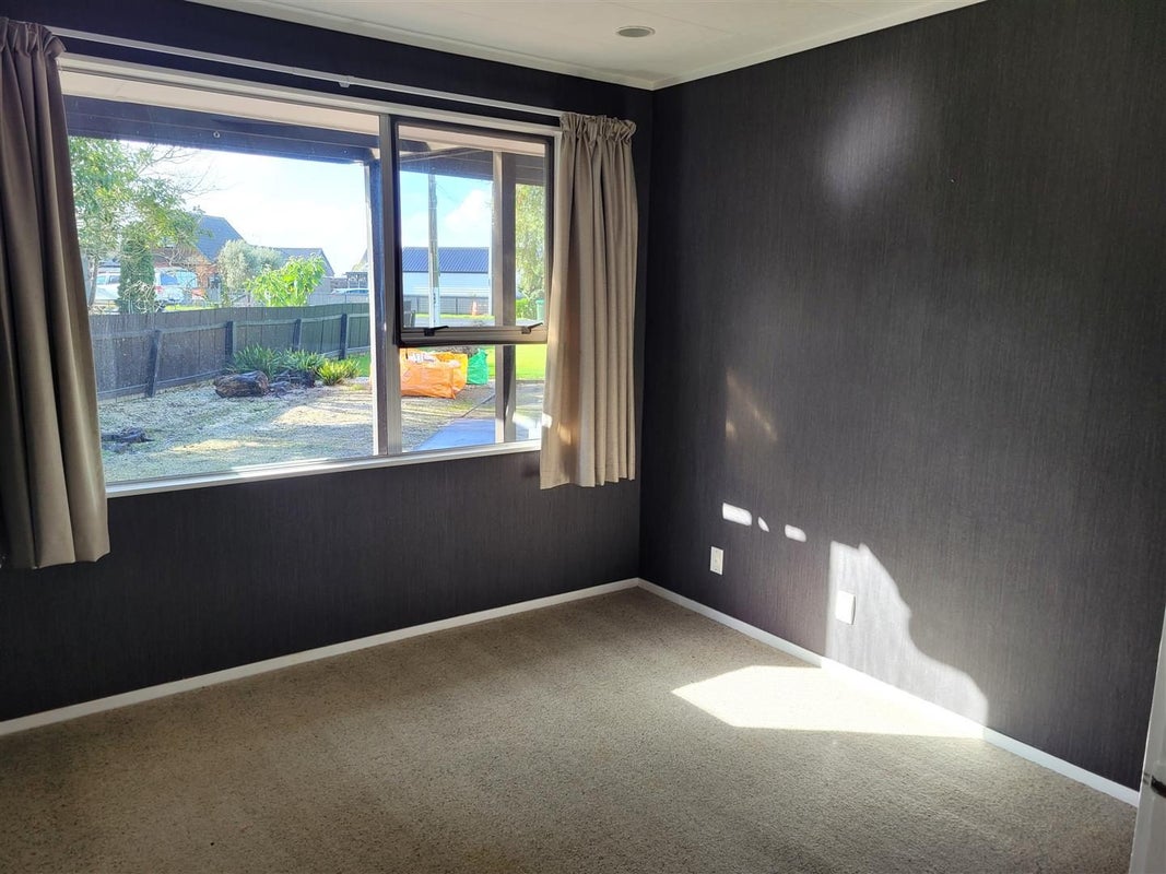 5 Monument Road, Papakura - Carousel 16