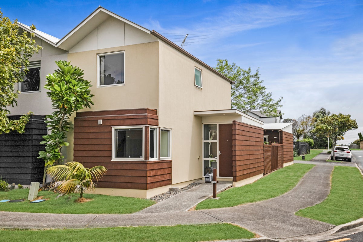 26 Kirikiri Lane, East Tamaki, Auckland - Carousel 1