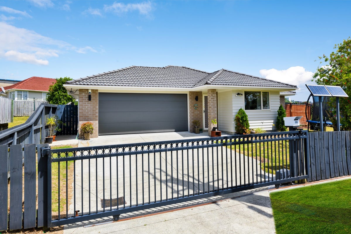 70 Kelman Road, Kelston, Auckland - Carousel 15
