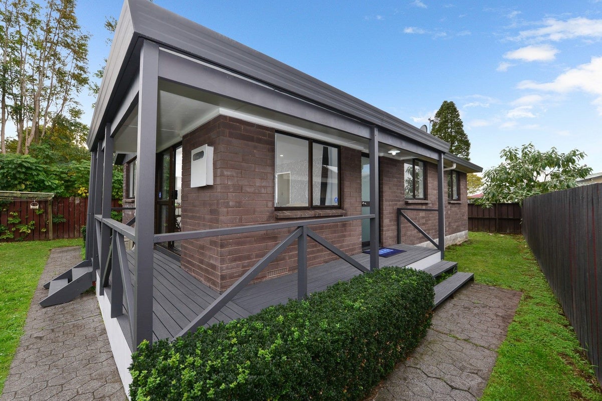 4B Kentucky Crescent, Nawton, Hamilton - Carousel 1