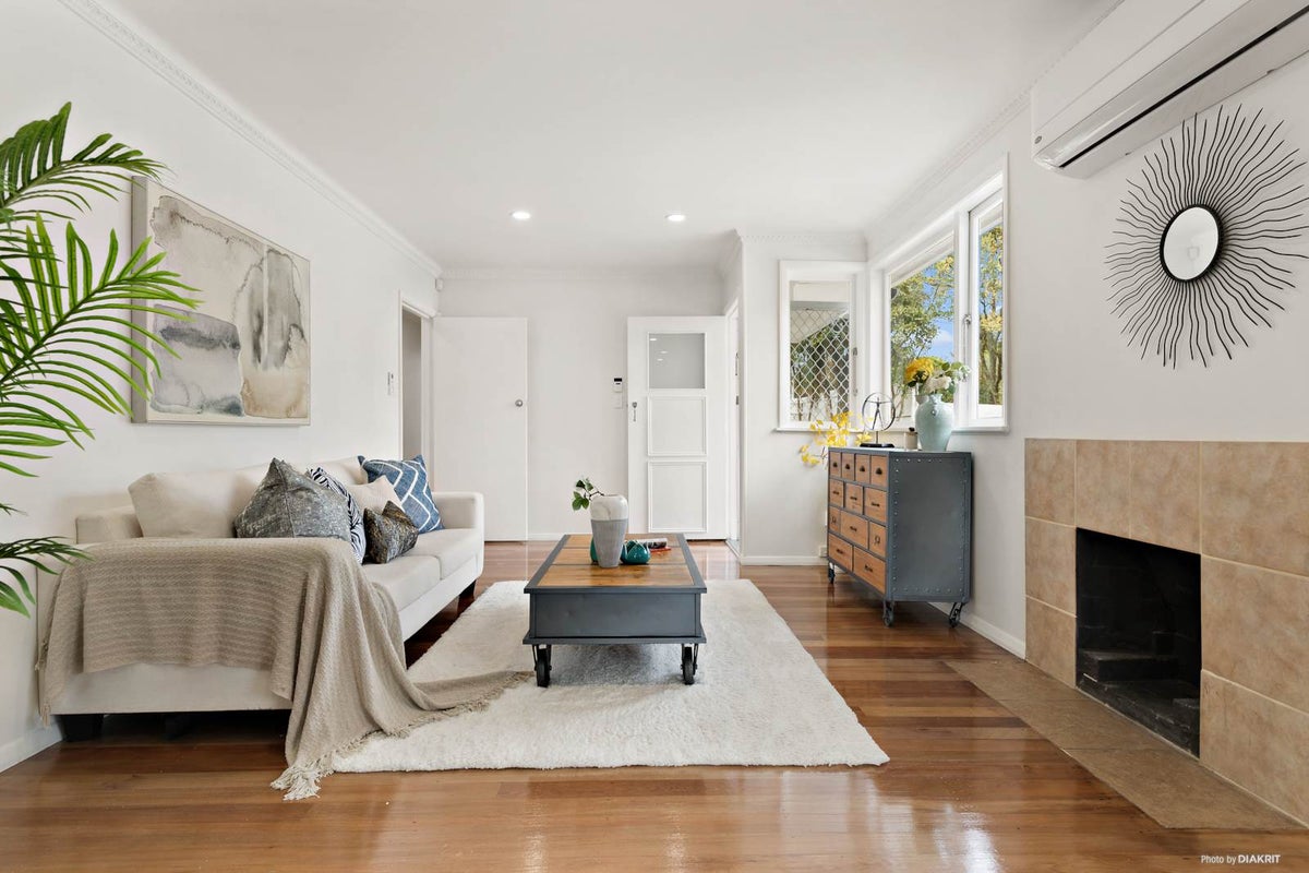 21 Golf Road, New Lynn, Auckland - Carousel 2