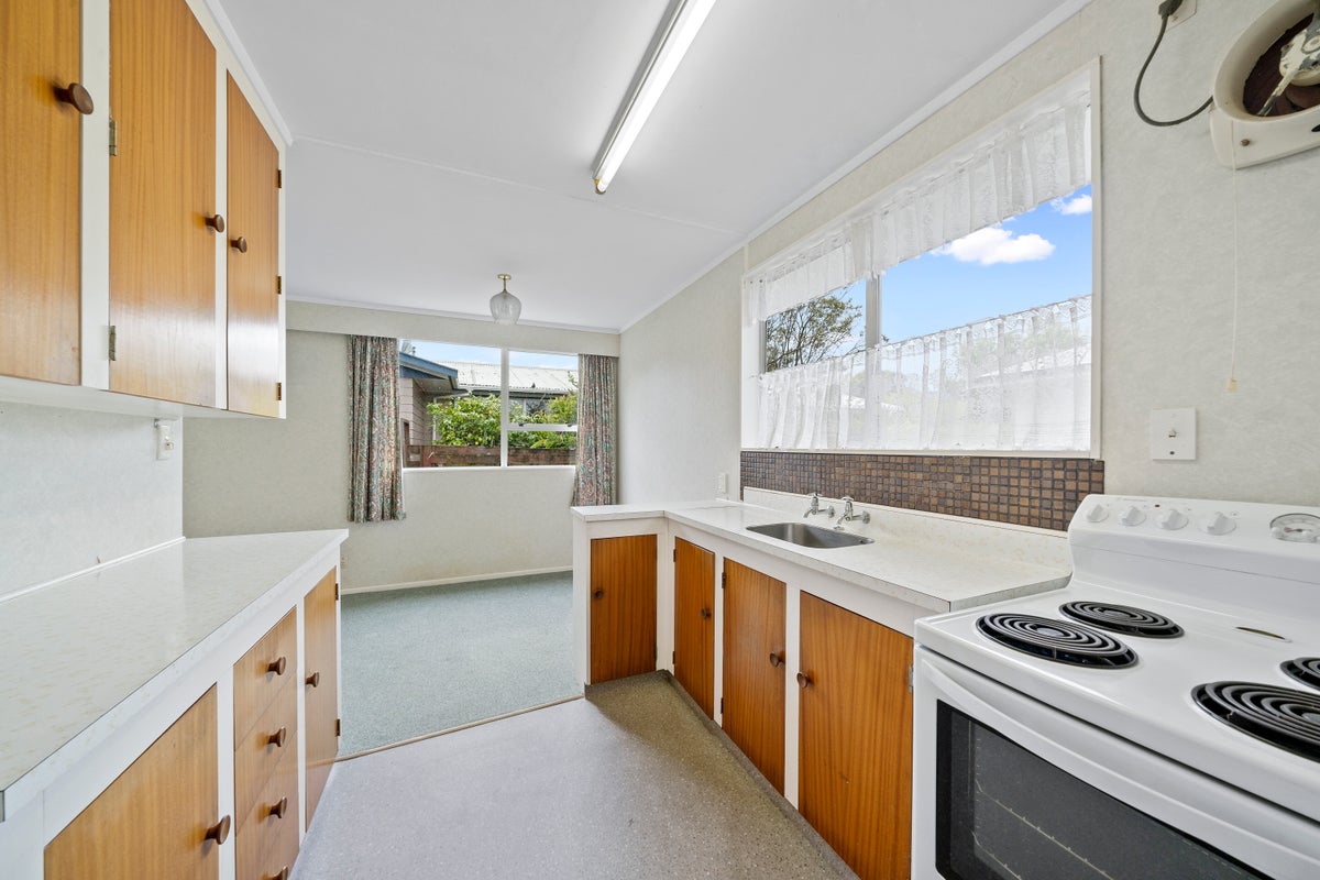 202A California Drive, Totara Park, Upper Hutt - Carousel 2