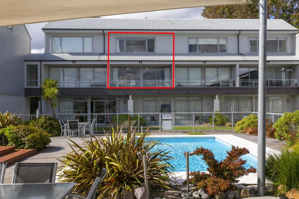 300 Lake Terrace, Two Mile Bay, Taupo - Carousel 1