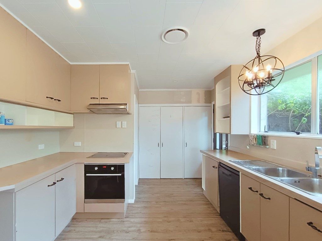 33 Ernest Street, Ranui, Porirua - Carousel 1