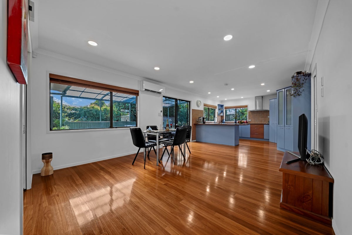 4 Janome Place, Bucklands Beach, Auckland - Carousel 2