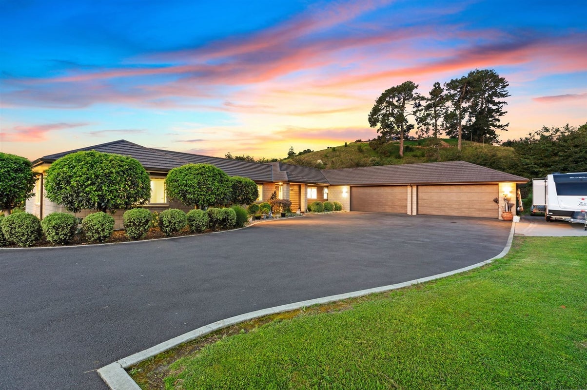 130R PHILLIPS DRIVE, Tauranga - Carousel 1