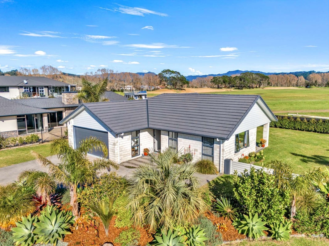 19 Lady Jocelyn Place, Whitianga, Whitianga - Carousel 1