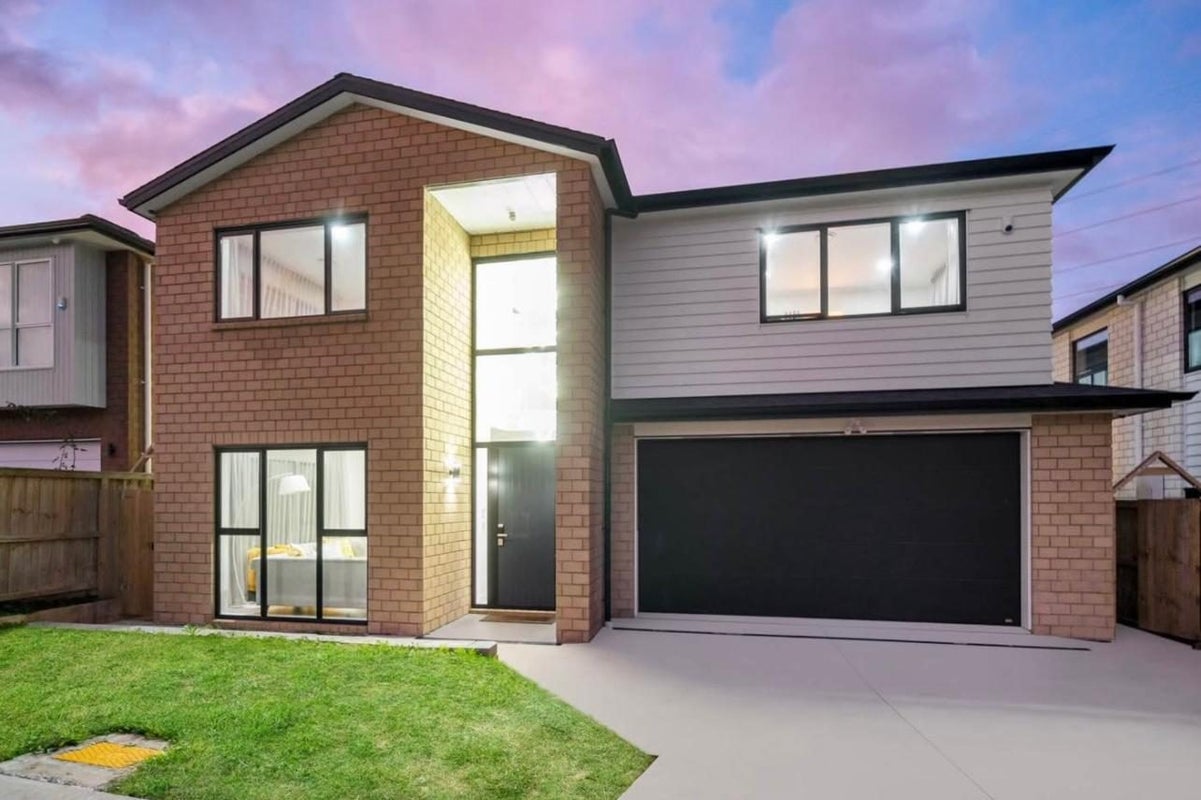 98 Tir Conaill Avenue, Flat Bush, Auckland - Carousel 1