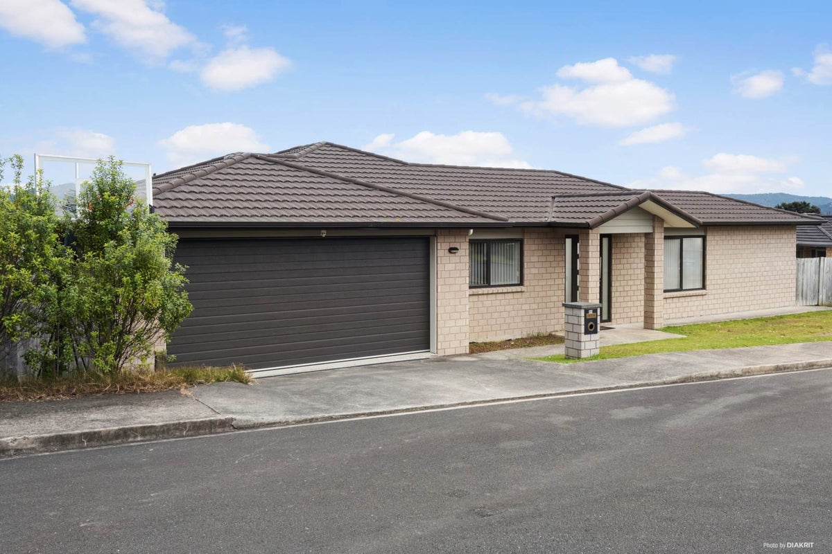 101 Rangeview Road, Sunnyvale, Auckland - Carousel 1