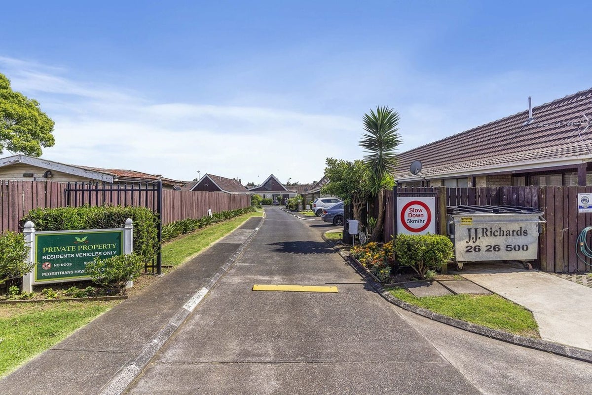 2/92 Princes Street, Otahuhu, Auckland - Carousel 12