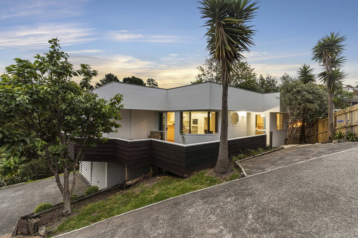 1/23 Cairnbrae Court, Northcross, Auckland - Carousel 1