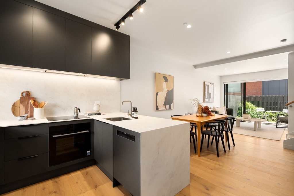 4/11 Western Springs Road, Morningside, Auckland - Carousel 2