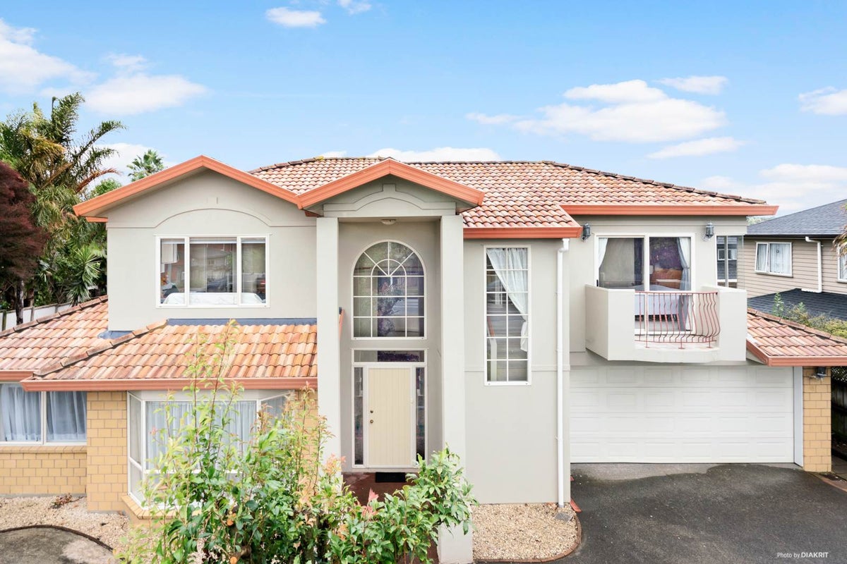 833A Chapel Road, Shamrock Park, Auckland - Carousel 1