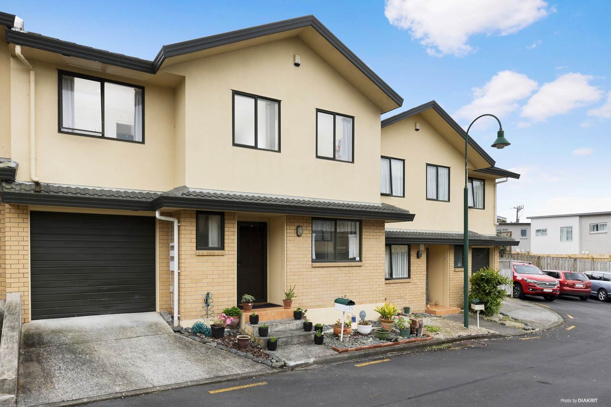 2/2 Arawa Street, New Lynn, Auckland - Carousel 1