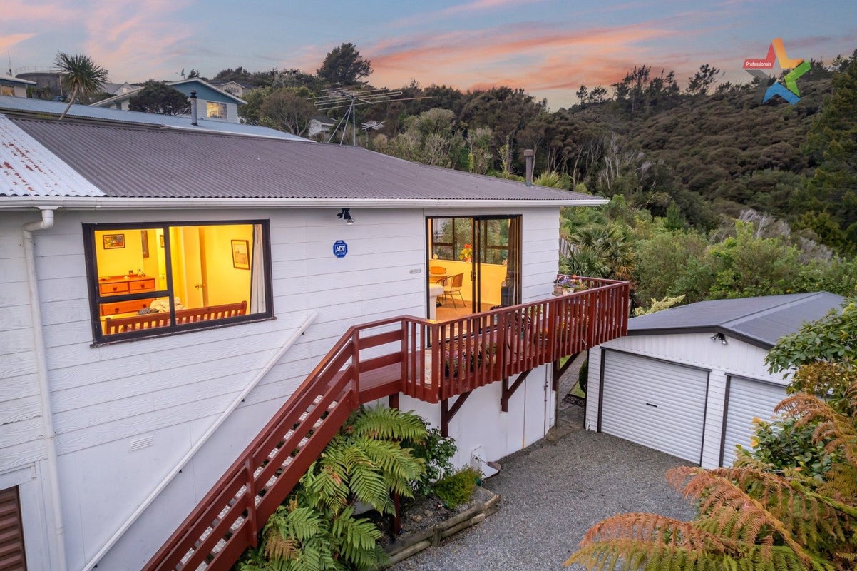 2/96 Lord ST, Stokes Valley, Lower Hutt - Carousel 2