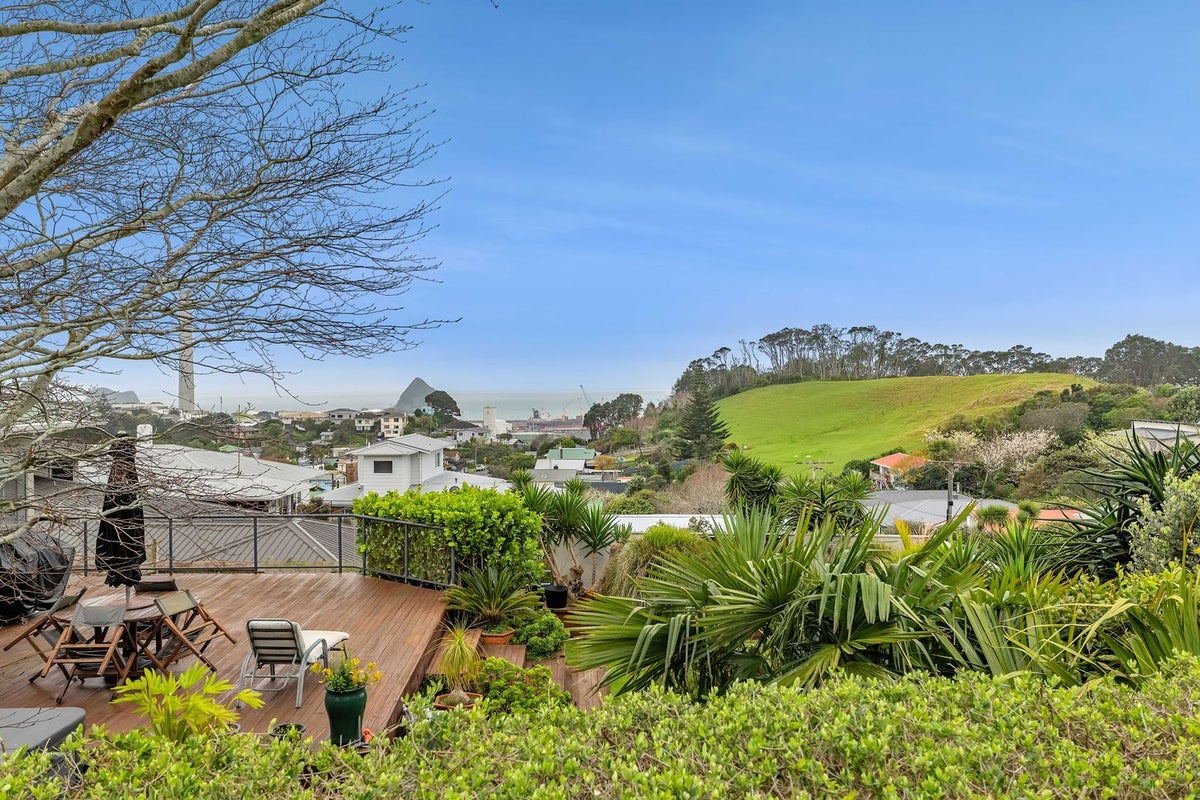 111 Pioneer Road, Moturoa, New Plymouth - Carousel 1