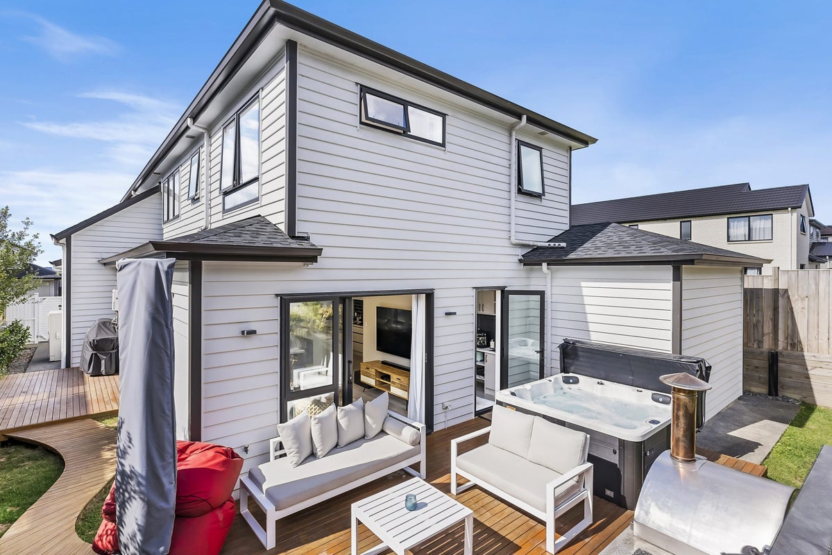 27 Thistle Close, Beachlands, Auckland - Carousel 2