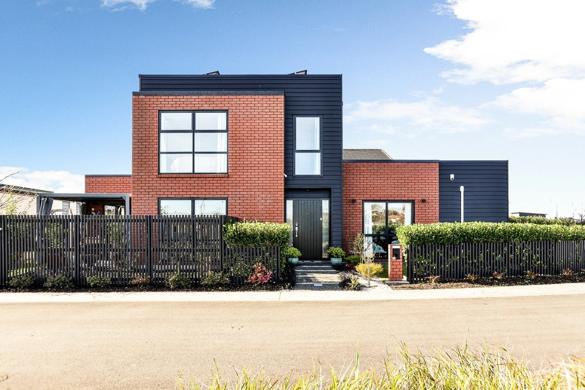 18 Capper Crescent, Chartwell, Hamilton - Carousel 1