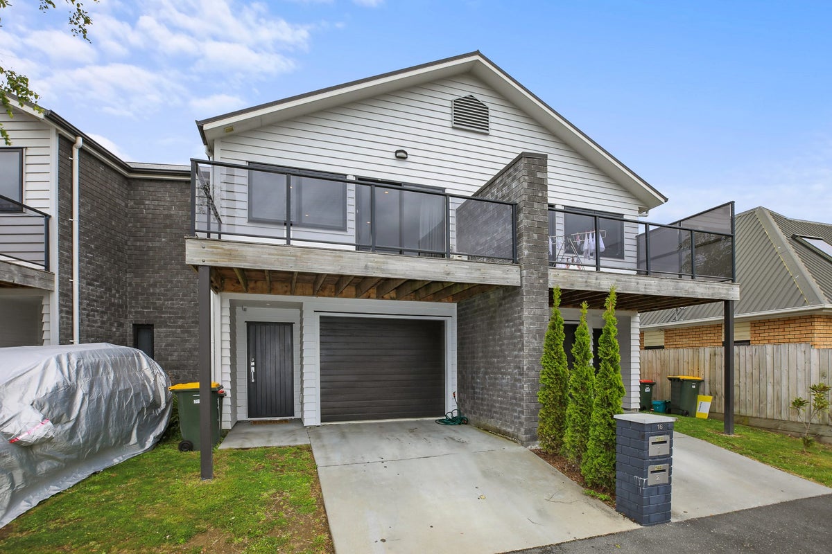 2/16 Jones Crescent, Melville, Hamilton - Carousel 1