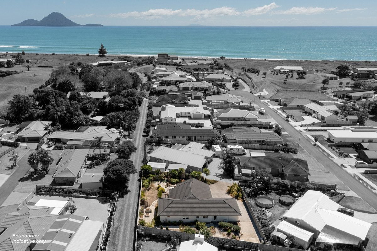 9 Dawn Parade, Coastlands, Whakatane - Carousel 2