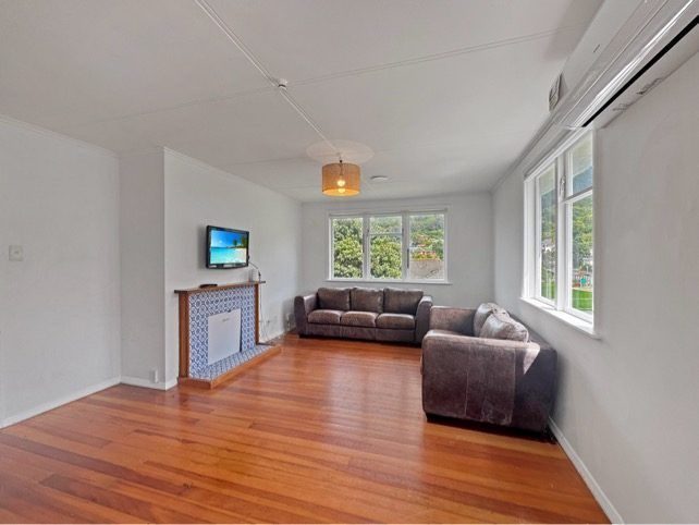17 Davidson Crescent, Tawa, Wellington - Carousel 6