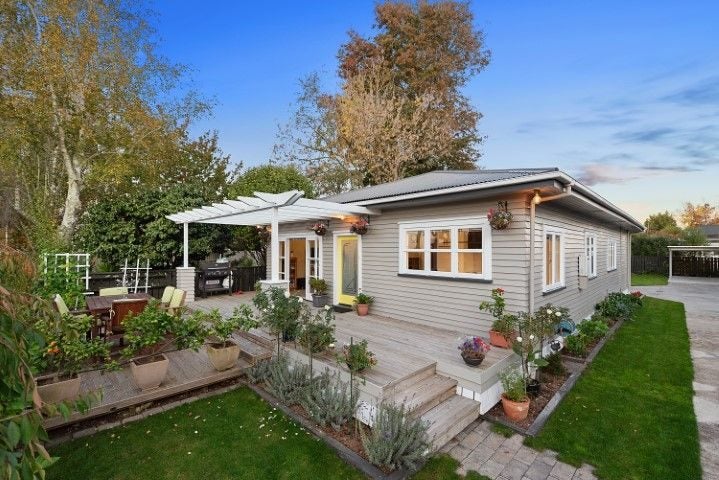 82 Albert Street, Hamilton East, Hamilton - Carousel 1