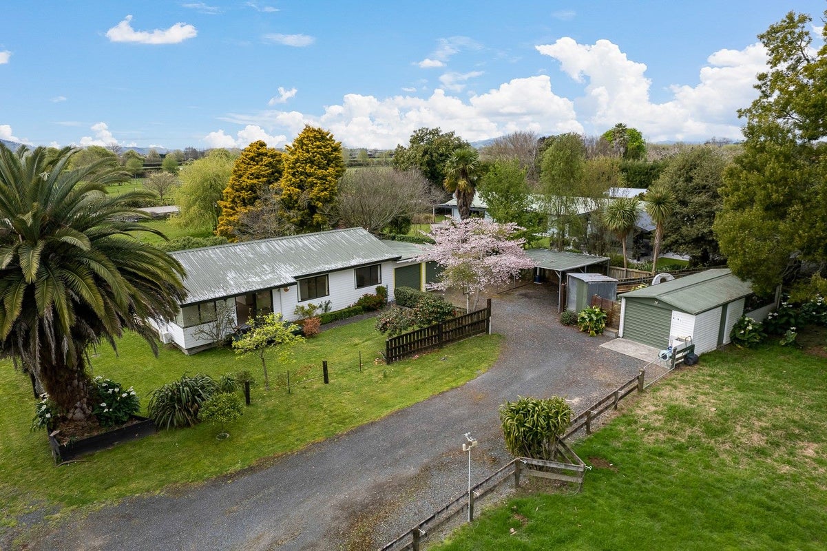 18 Broadmeadows Road, Pukemoremore, Cambridge - Carousel 1