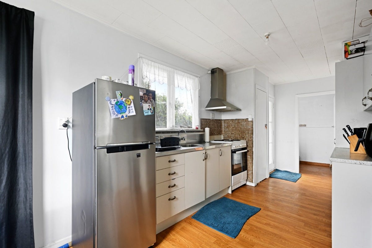 41 Deanwell Avenue, Deanwell, Hamilton - Carousel 1