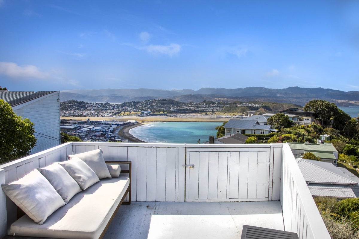 25A Houghton Bay Road, Houghton Bay, Wellington - Carousel 1