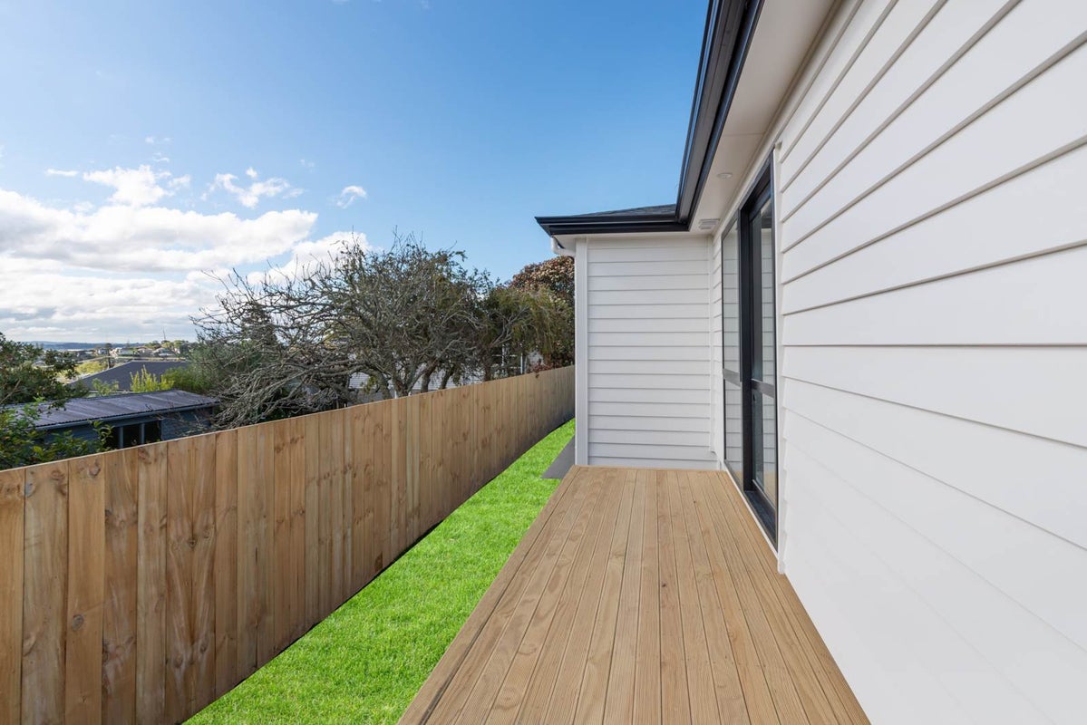 1/89 Awaroa Road, Sunnyvale, Auckland - Carousel 28