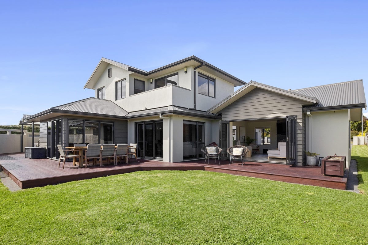 9 Sampson Avenue, Waiwhakaiho, New Plymouth - Carousel 2