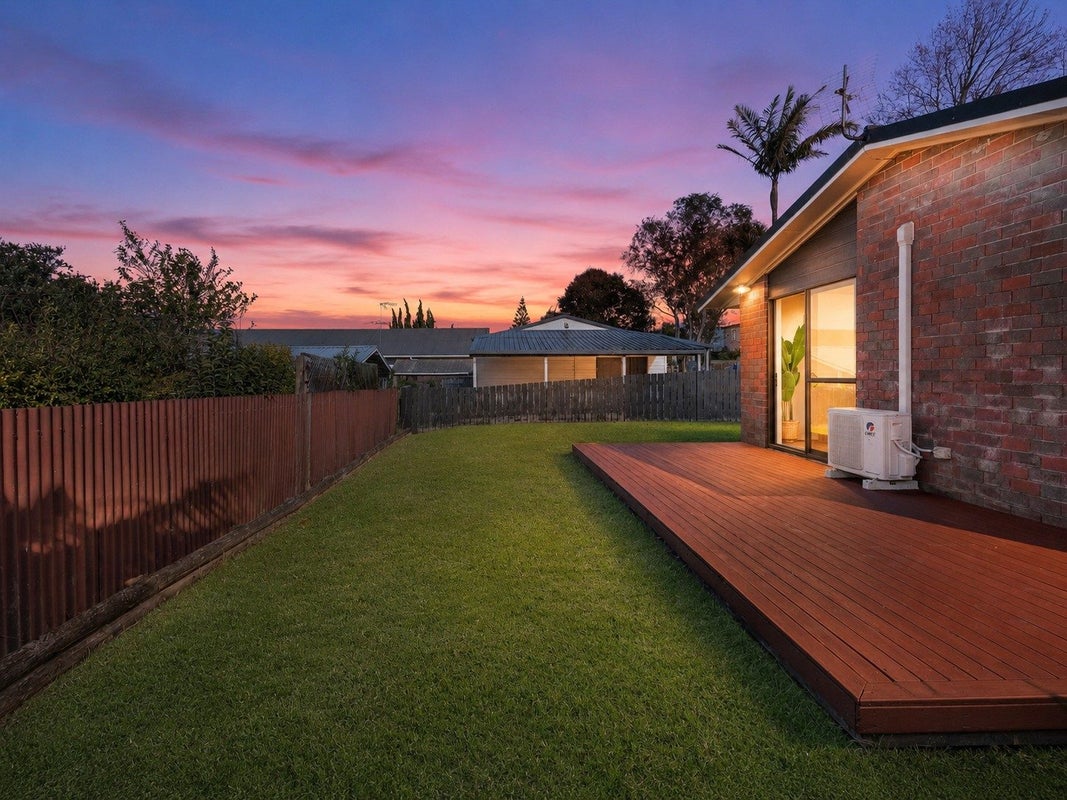 1596B Great North Road, Waterview, Auckland - Carousel 1