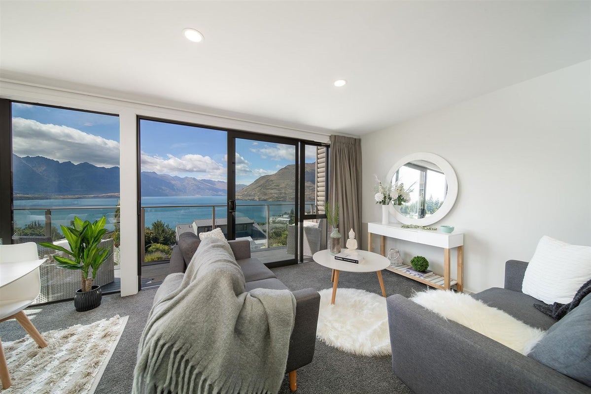 54D Wynyard Crescent, Fernhill, Queenstown - Carousel 2