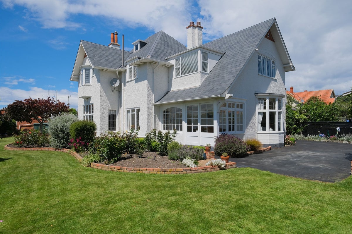 229 Bay View Road, Saint Clair, Dunedin - Carousel 1