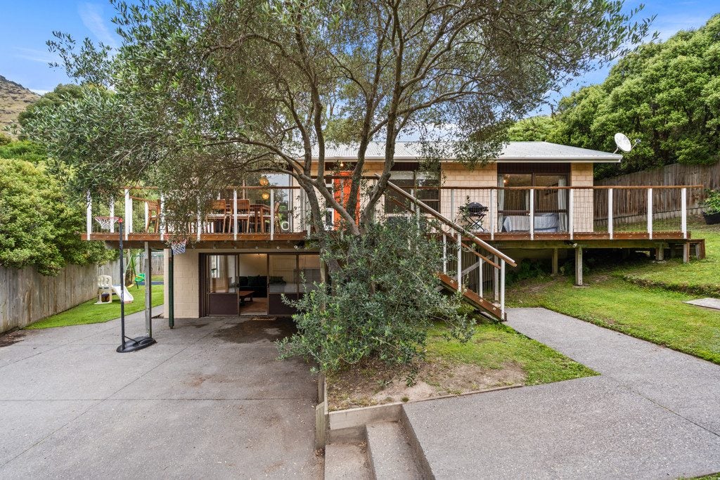 15 Heathvale Place, Heathcote Valley, Christchurch - Carousel 1