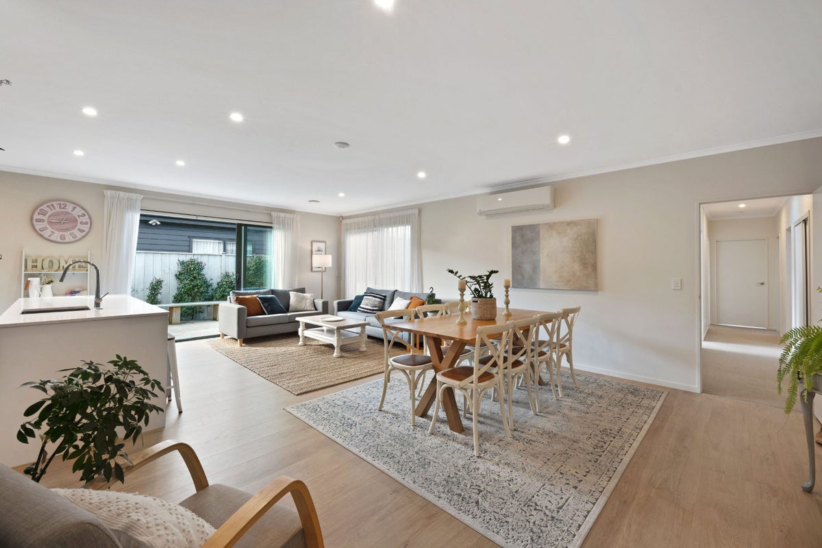 40 Waituarua Drive, Takanini, Auckland - Carousel 1