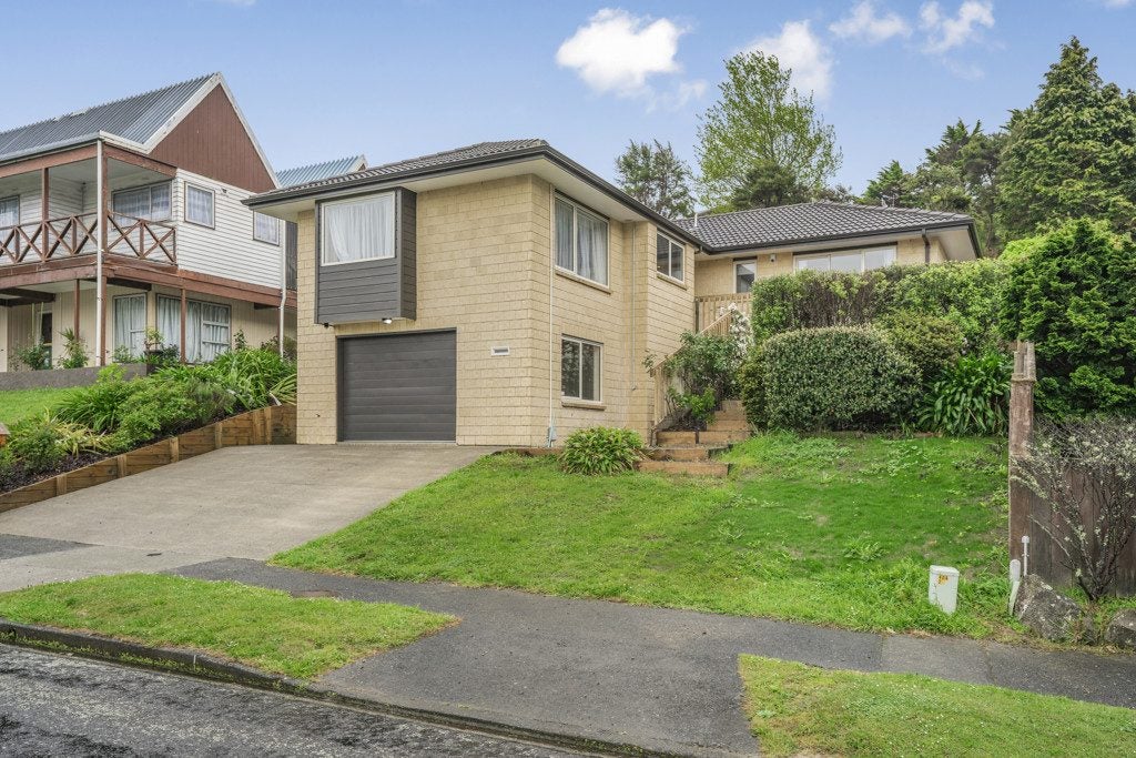 20 Enfield Street, Wainuiomata, Lower Hutt - Carousel 1