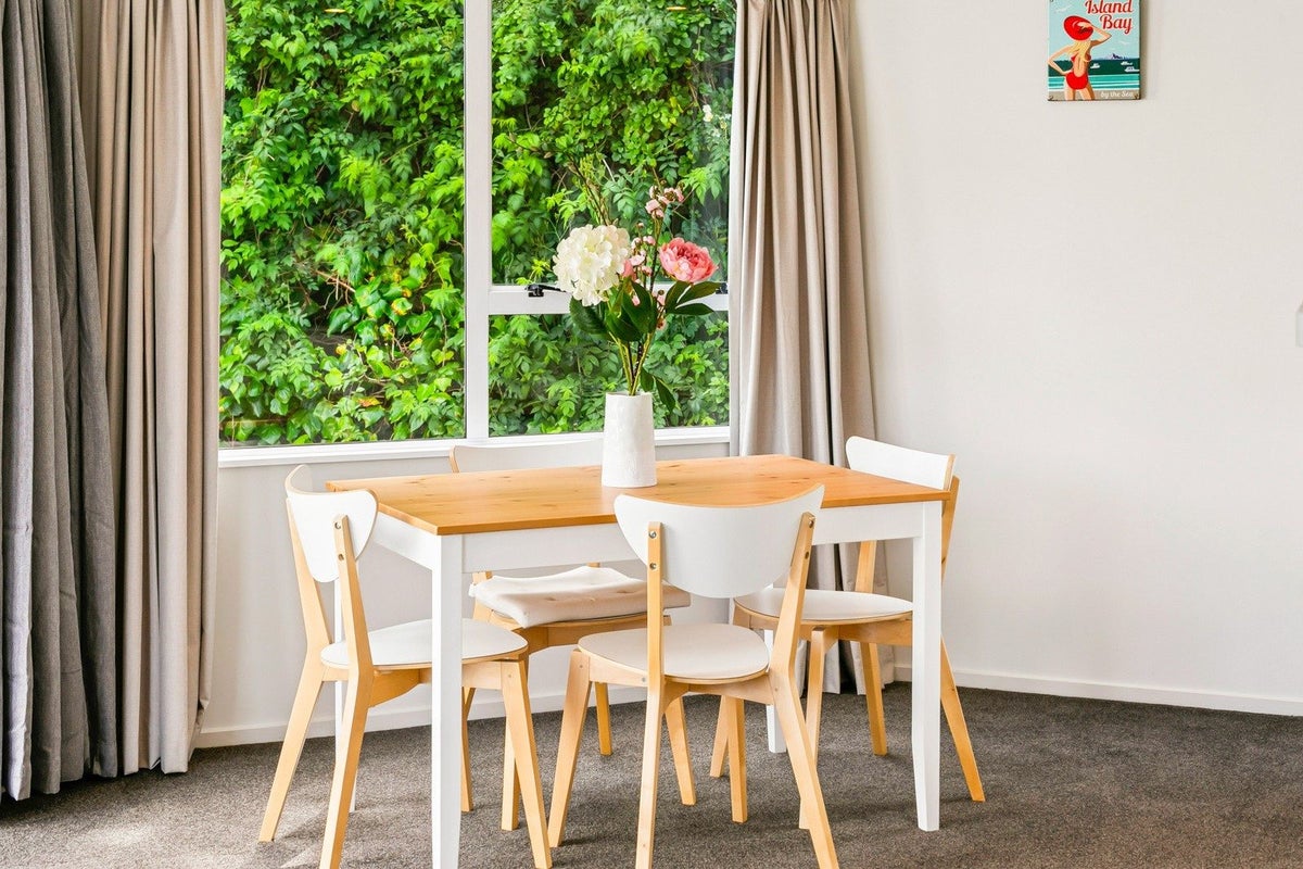 5 Erskine Close, Island Bay, Wellington - Carousel 2