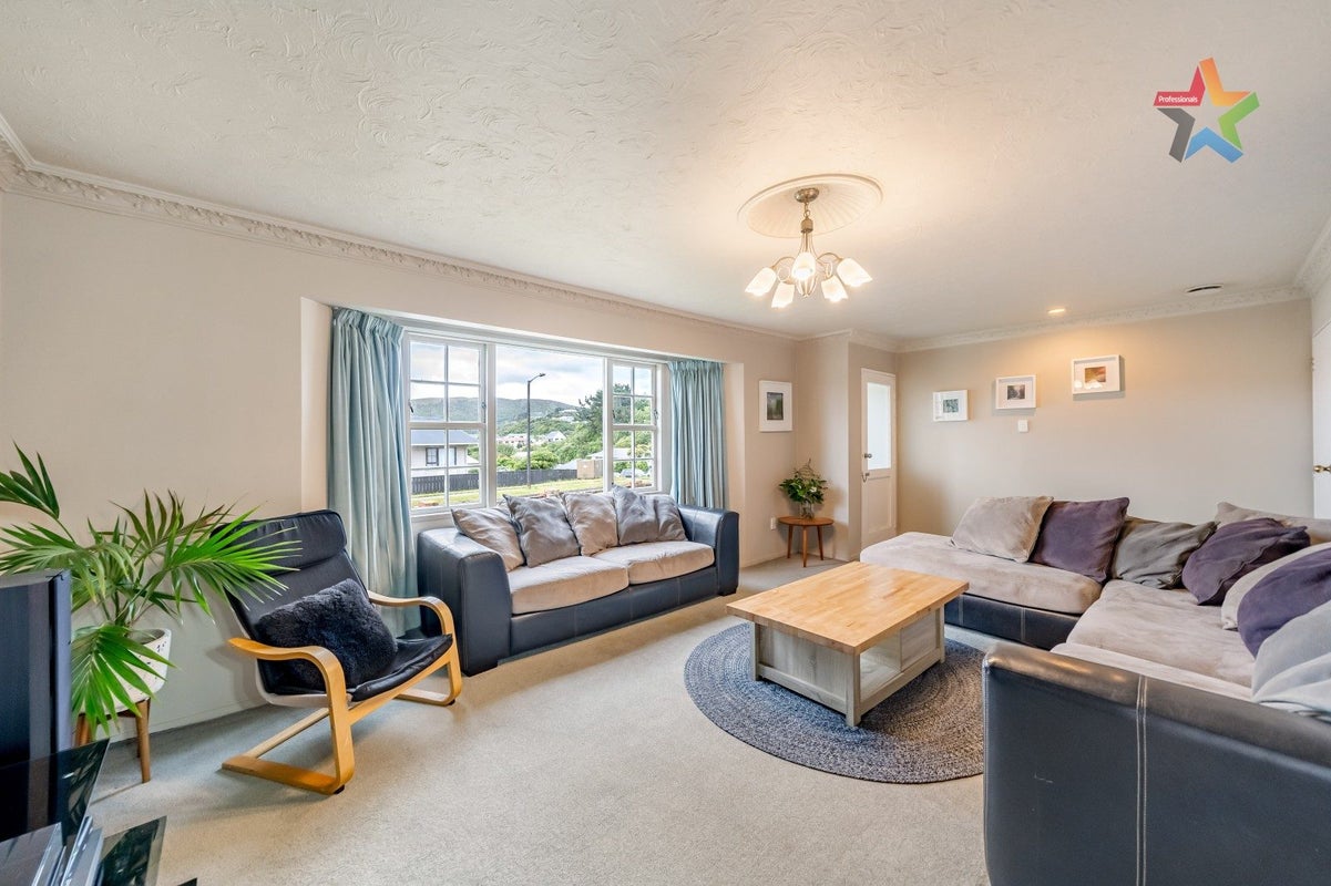 32 Invercargill Drive, Kelson, Lower Hutt - Carousel 2