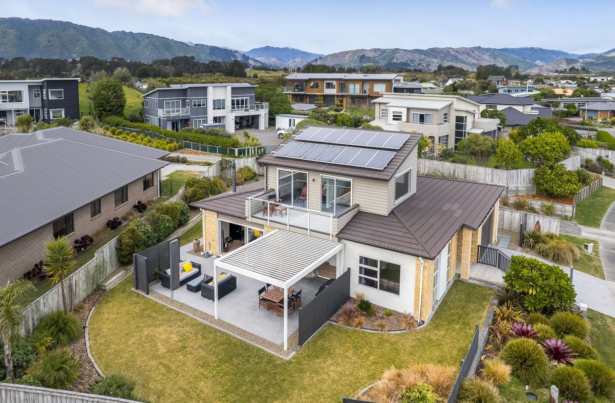 3 Pharazyn Avenue, Waikanae Beach, Waikanae - Carousel 2