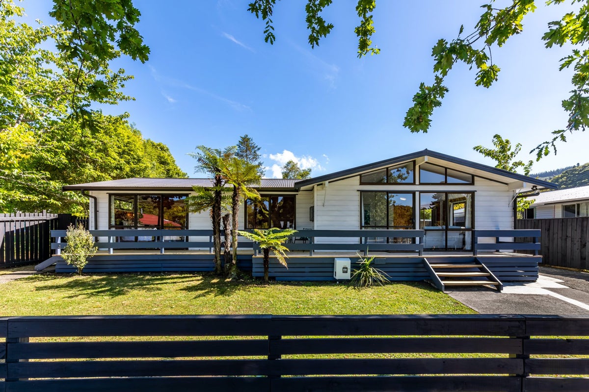 10 Gemstone Drive, Birchville, Upper Hutt - Carousel 1